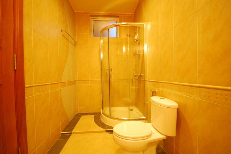 Bathroom 3, Crystal Retreat