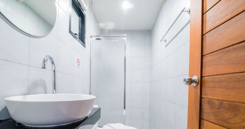 Bathroom 4, Bronte BnB, Cha-Am