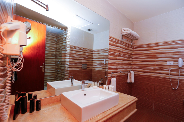 Bathroom 5, Tolip Family Park Hotel, New Cairo City
