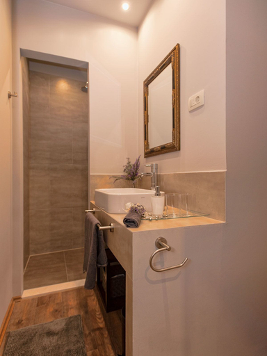 Bathroom 4, Heraclea Luxury Heritage Accommodation, Hvar