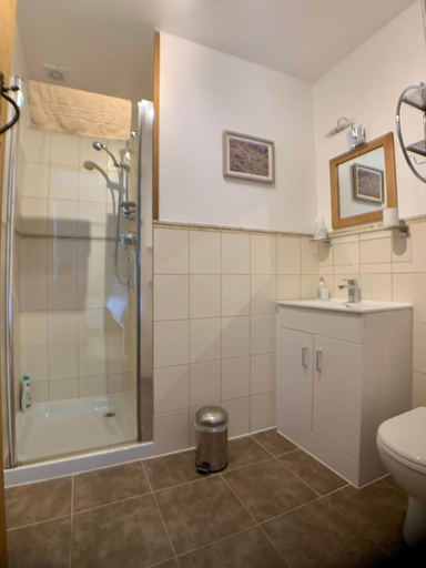 Bathroom 3, Ewich House, Stirling