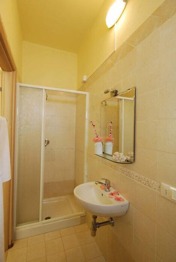 Bathroom 4, Hotel Caggiari, Ancona
