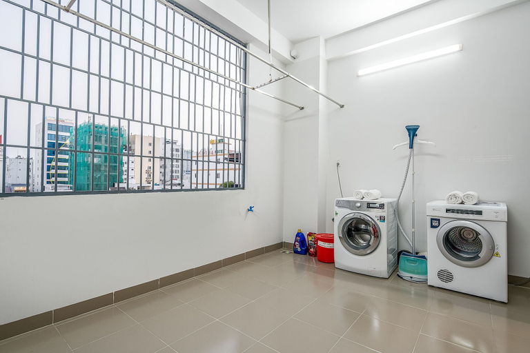 Bathroom 5, Pedersen Hostel, Da Nang