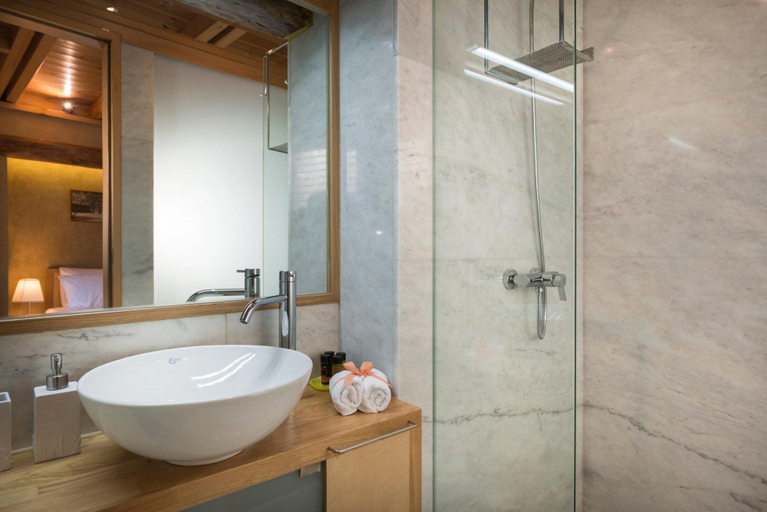 Bathroom 3, Neoria Houses, Crete