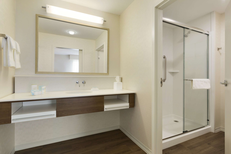 Bathroom 4, Hampton Inn & Suites Niles/Warren, Trumbull