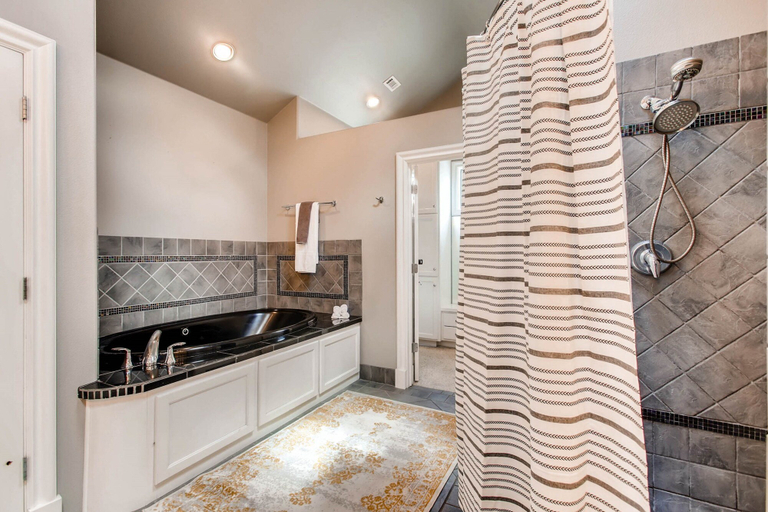 Bathroom 3, Luxury 4 Bedroom Home in Central Austin, Travis