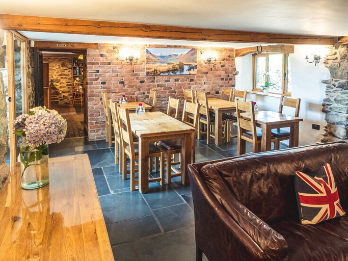 Food & Drinks 4, The Wayside and Whisky Barn, Cumbria