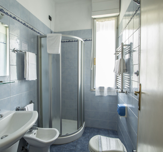 Bathroom 4, Riviera Blu, Pisa