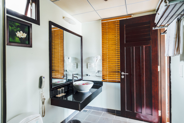 Bathroom 5, Lotus Muine Resort & Spa, Phan Thiết