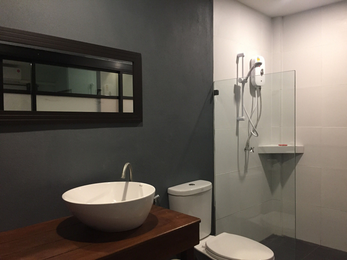Bathroom 4, Bann Anattaya Koh Yao Noi, Ko Yao District