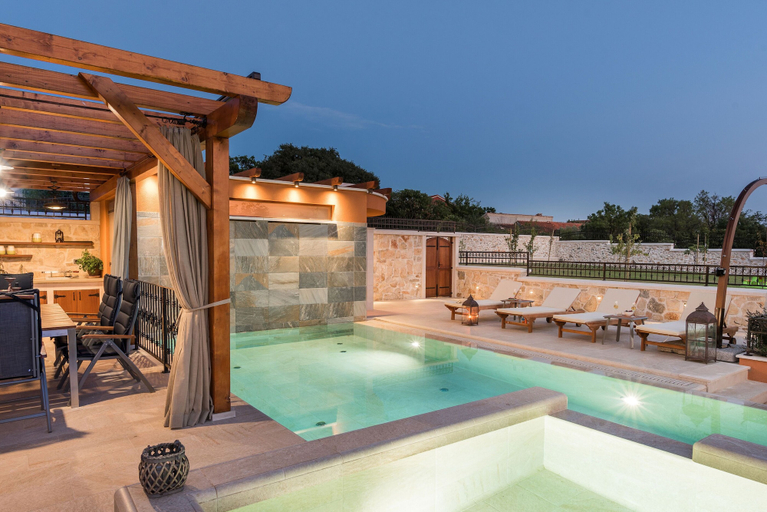 Sport & Beauty 4, Villa Stone, Skradin