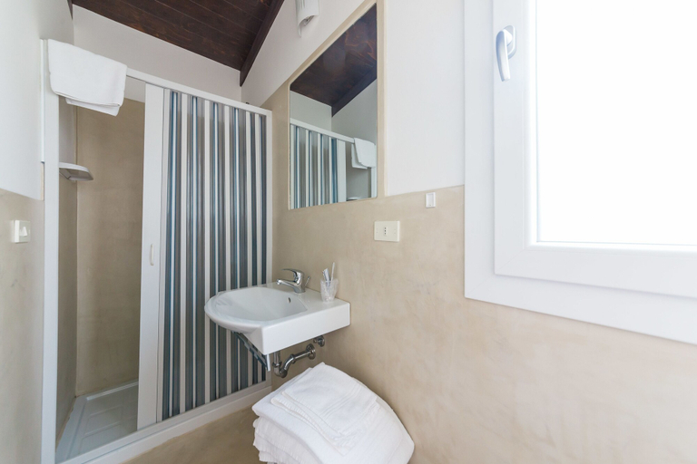 Bathroom 5, Nicolaus Club Alimini Smile, Lecce