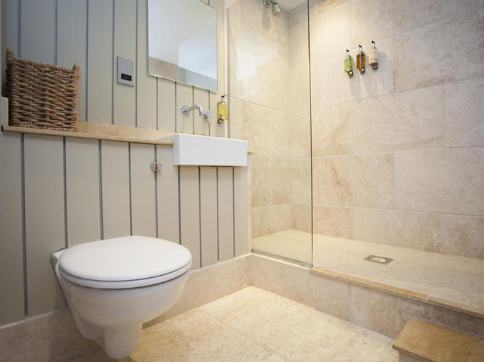 Bathroom 4, The Ragged Cot, Gloucestershire