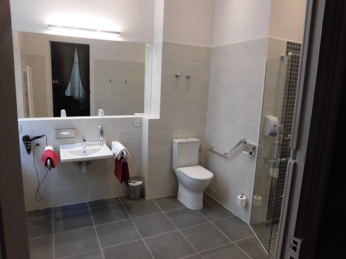 Bathroom 4, Les Tourelles, Var