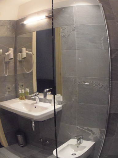 Bathroom 4, Albergo Dongo, Como