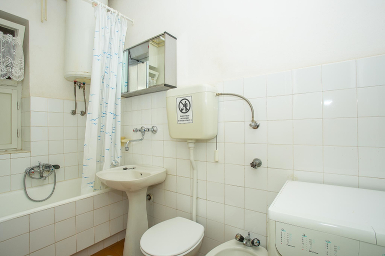 Bathroom 4, Apartments Pinsa, Okrug