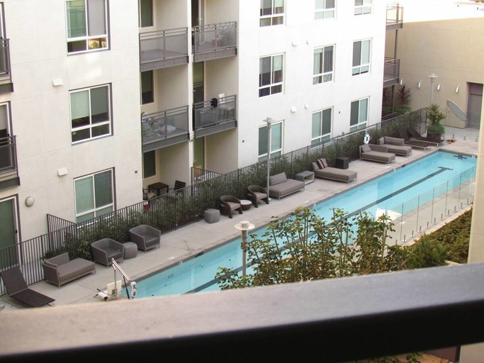 Exterior & Views, Full Amenities One Bedroom, Los Angeles