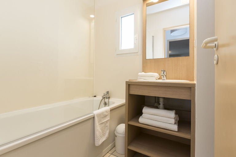 Bathroom, Odalys Residence Bleu Ocean, Landes