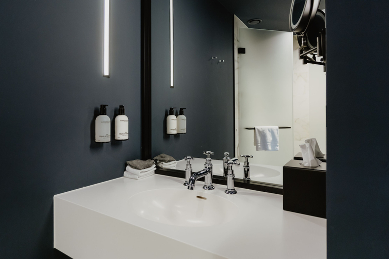 Bathroom 5, The Nox Utrecht, Utrecht
