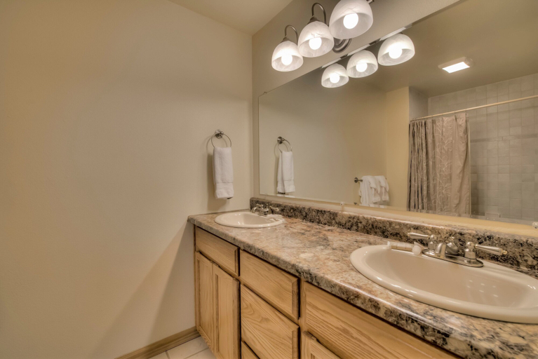 Bathroom 5, Wedgewood Lodge, Summit