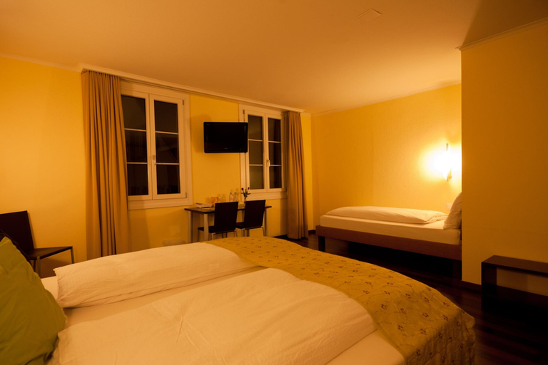 Bedroom 3, Hotel Goldener Schlüssel, Uri
