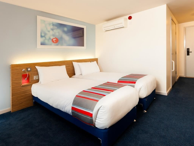 Bedroom 2, Travelodge Blackpool South Shore, Blackpool