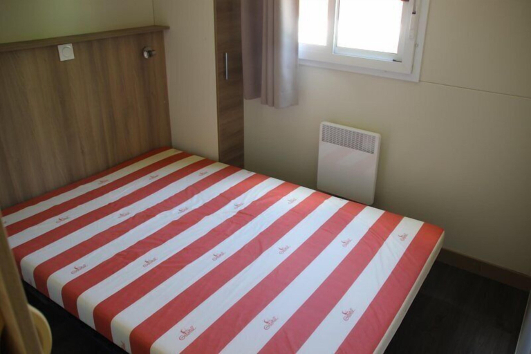 Bedroom, Chalets Nemo du Camping Le Bivouac, Jura