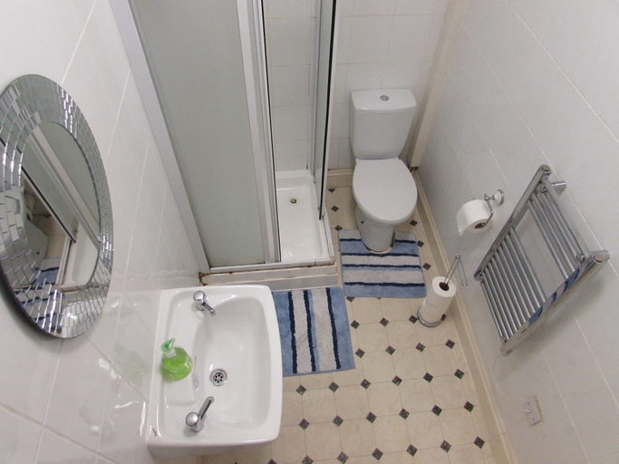 Bathroom 3, No 8 Apartments, Bristol