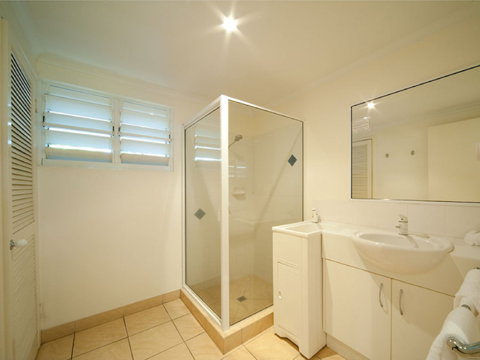 Bathroom 5, Mango House Resort, Whitsunday