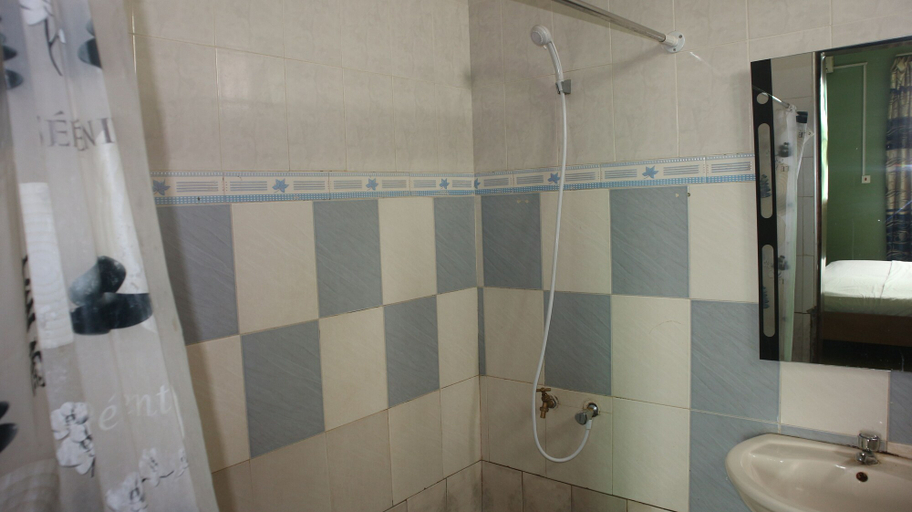 Bathroom 4, Eurospin Hotel, Ga West