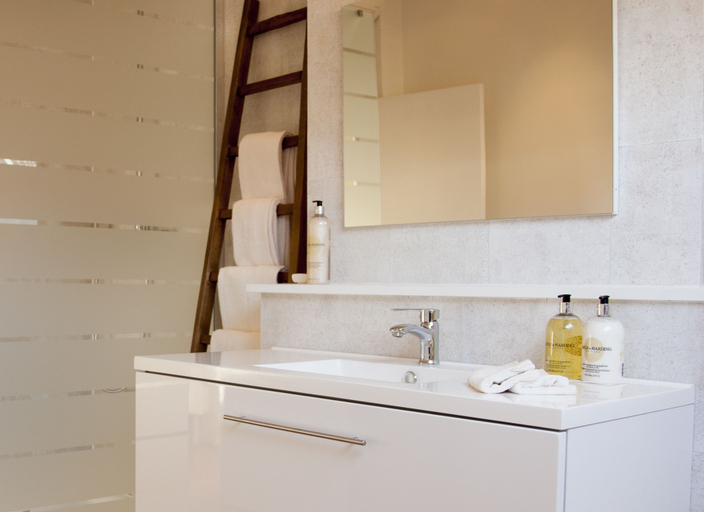 Bathroom 5, Restaurant & Guesthouse Cachet de Cire, Antwerpen