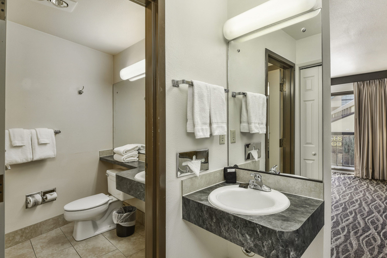 Bathroom 3, Sandpoint Hotel & Suites Downtown, Bonner