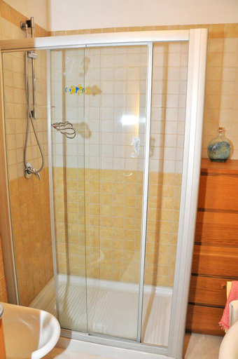 Bathroom 3, Villa Giorgio, Brindisi