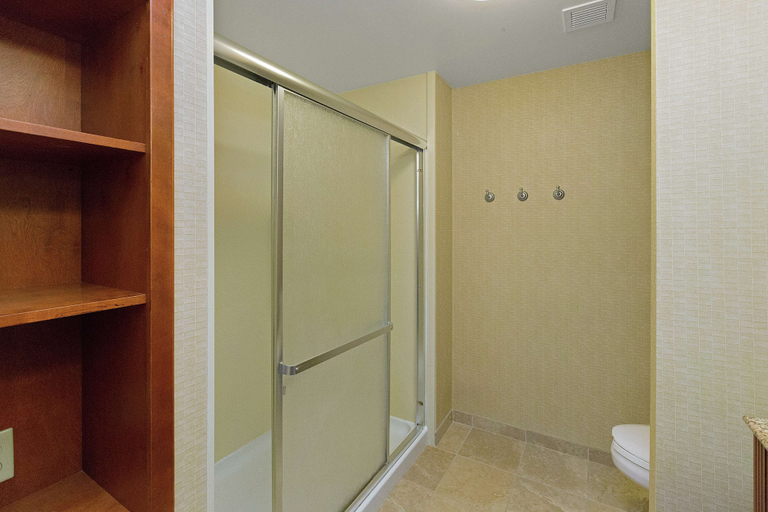 Bathroom 4, Hampton Inn & Suites Blairsville, Indiana