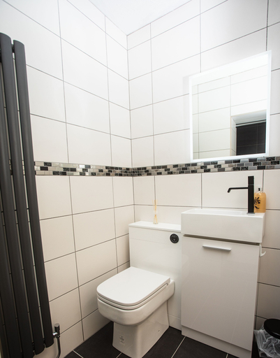 Bathroom 3, Celtic Bunkhouse Hostel, Merthyr Tydfil