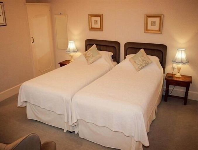 Bedroom 2, Chudleigh Hotel, Essex