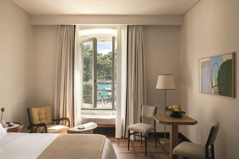Bedroom 30