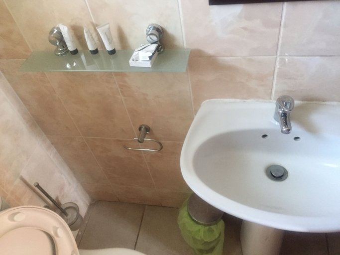 Bathroom 3, Rakops River Lodge, Lethlakane
