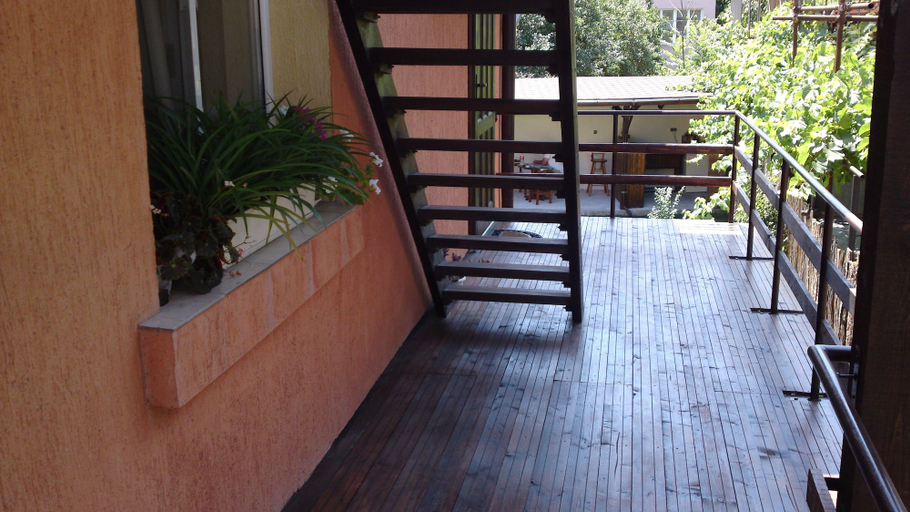 Others 5, Avel Guesthouse, Stolichna