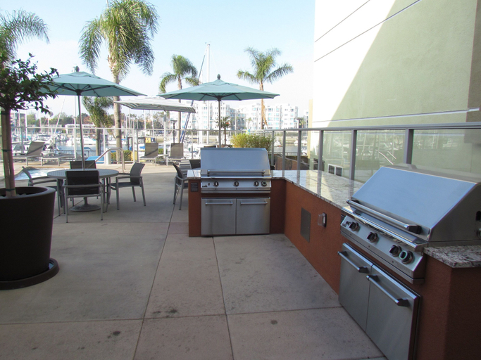 Food & Drinks 2, Apartment with Full Amenities - Miracle Mile, Los Angeles