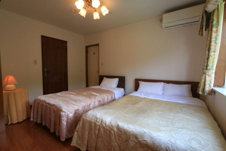 Bedroom 2, Pension Tinkuna, Minamiaso