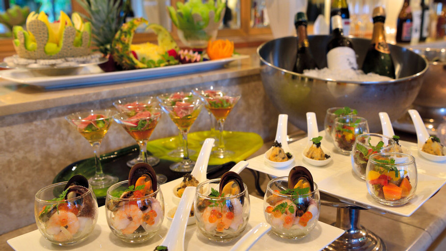 Food & Drinks 15