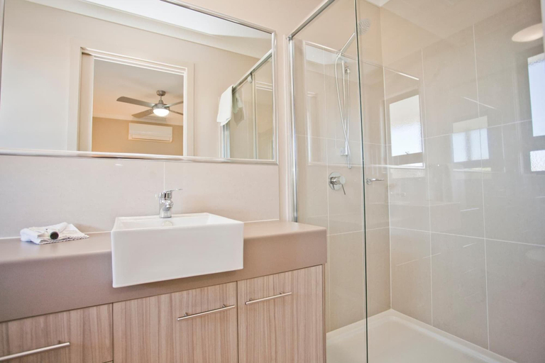 Bathroom 5, Stonewood Villas, Chinchilla