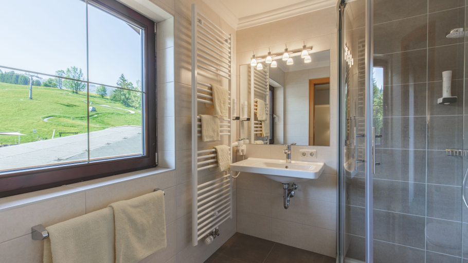 Bathroom 4, Hotel Niederreiter, Zell am See