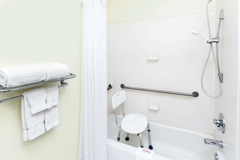 Bathroom 4, Baymont by Wyndham Fort Wayne, Allen