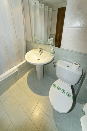 Bathroom 3, Hostal Las Nieves, Soria