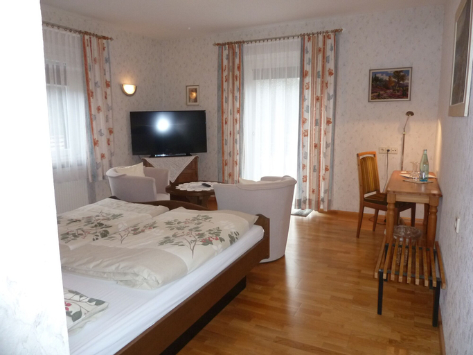Bedroom 3, Schwarzwaldhotel Garni Wolfach, Ortenaukreis