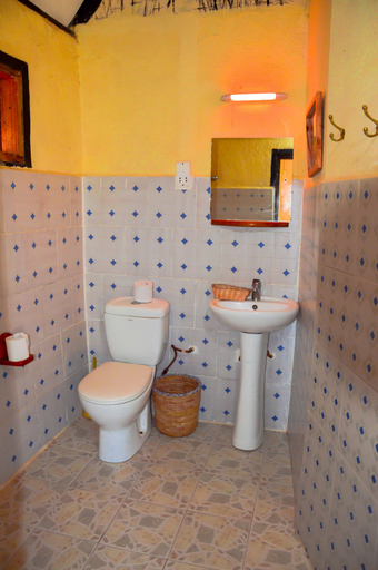 Bathroom 4, L'Oasis Lodge & Restaurant, Arusha