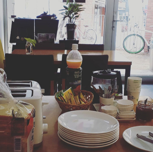 Food & Drinks 5, Empathy Guesthouse - Hostel, Buk