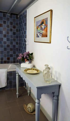Bathroom 3, Chateau royal de Saint-Saturnin, Puy-de-Dôme
